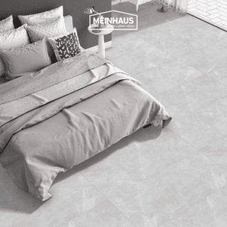 Suelo de porcelanato hindú de alta calidad en tonos neutros, ideal para dormitorios y áreas sociales en Ecuador,