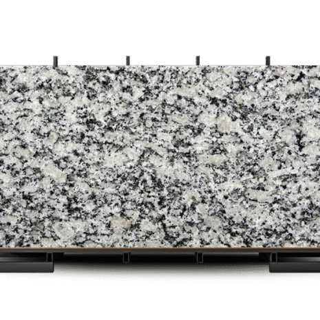 Granito en color blanco con negro, resistente y duradero, gris corumba disponible en Meinhaus Ecuador.